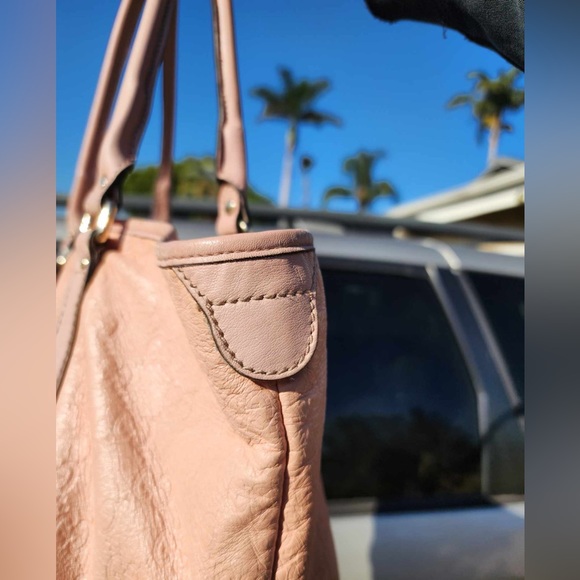 ๐ฏ Authentic Gucci Pink Guccissima Tote Bag - Picture 13 of 16